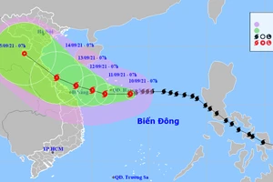 Bão số 5 cách Hoàng Sa 170km, hướng vào bờ biển Huế - Đà Nẵng