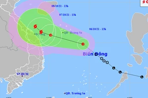 Trung bộ sắp có đợt mưa đặc biệt lớn, khả năng có liên tiếp 2 cơn bão