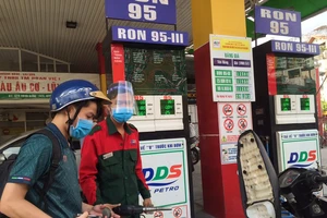 Chiều 21-9: Giá xăng dầu giảm mạnh, xăng A95 còn hơn 22.000 đồng/lít