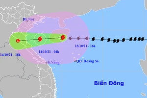Bão số 8 giật cấp 12 đang cách Hà Tĩnh hơn 400km