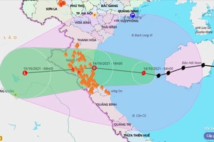 Bão số 8 suy yếu thành áp thấp nhiệt đới, chỉ còn cách bờ biển Hà Tĩnh 190km