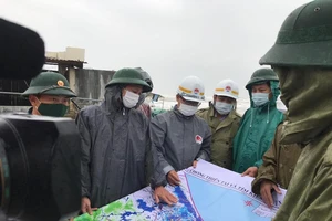 Bão số 9 giật cấp 17 liên tục đổi hướng, đã có một người chết