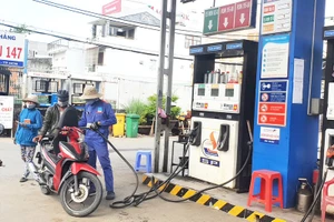 Bộ Công Thương kiến nghị giảm 2.000 đồng thuế bảo vệ môi trường cho xăng