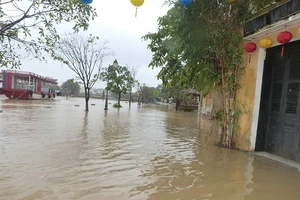 Cảnh báo nguy hiểm do mưa lũ trái mùa ở Trung bộ, Tây Nguyên