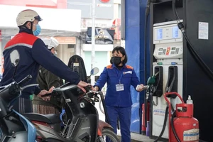 Khẩn cấp kìm giá xăng dầu 'nhanh, gọn, lẹ'