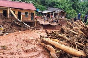 Số người chết do mưa lũ sau bão số 2 tiếp tục tăng