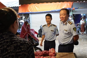 Vào cuộc làm rõ giá xăng giảm mạnh nhưng hàng hóa không chịu giảm