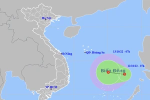 Áp thấp trên biển Đông đang mạnh lên thành áp thấp nhiệt đới, miền Trung lại mưa lớn
