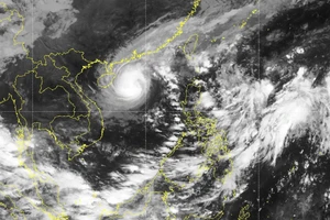 Bão số 6 đang ở thời điểm mạnh nhất, giật cấp 15