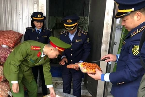 Phát hiện hơn 7,5 tấn tràng trứng gà non thâm đen, 'nhiều không'