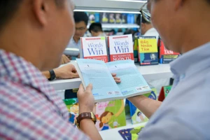 Mở cửa phòng trưng bày nhận diện sách lậu - sách thật