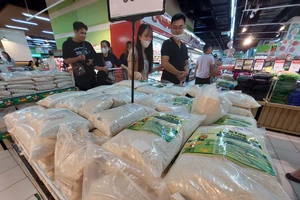 Giá gạo Việt Nam lập đỉnh mới, bỏ xa đối thủ Thái Lan, Pakistan