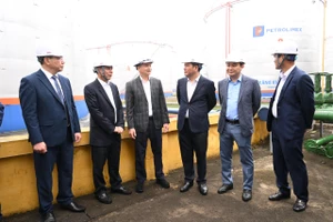 Bộ trưởng Công Thương kiểm tra việc cung ứng điện, xăng dầu Tết Nguyên đán 2024