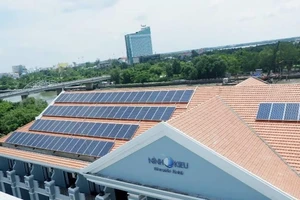 Điện mặt trời mái nhà được phát lên lưới quốc gia nhưng giá 0 đồng