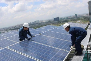 Tính phương án bán điện mặt trời tự sản, tự tiêu dư thừa 