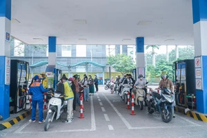 Sau 4 tuần tăng liên tiếp gần 1.600 đồng/lít, chiều nay xăng A95 giảm