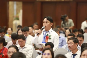 Sét đánh cột điện gió, hàng chục tấn cá chết, nông dân kêu cứu Bộ trưởng Nông nghiệp