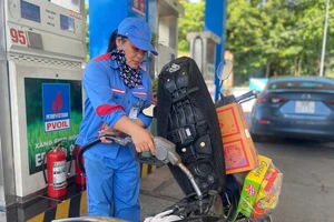 Chiều 7-11, giá xăng dầu tăng hàng loạt