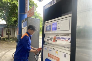 Giá xăng A95 giảm còn 20.563 đồng/lít