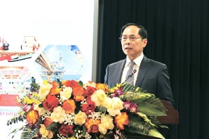 Phó thủ tướng: Cần từng bước cân bằng cán cân thương mại tại một số thị trường đang nhập siêu