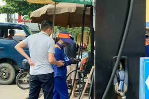 Chiều 3-4, giá xăng lên gần 21.000 đồng/lít