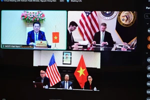 Bộ trưởng Bộ Công Thương Nguyễn Hồng Diên điện đàm với Trưởng Đại diện Thương mại Mỹ