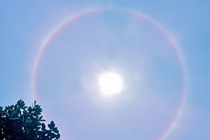 Giải thích về hiện tượng quầng mặt trời xuất hiện ở một loạt tỉnh, thành phố Việt Nam