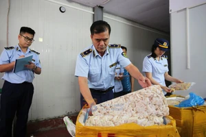Quảng Ninh: Tiêu hủy hàng ngàn sản phẩm vi phạm trong một tuần cao điểm chống hàng lậu, hàng giả