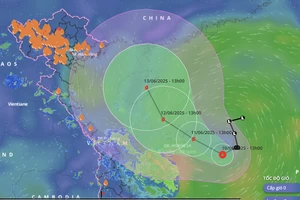 Áp thấp nhiệt đới đang mạnh lên thành bão số 1, nguy cơ mưa lớn ở miền Trung