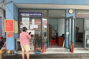 Dùng điện thoại ở cây xăng thế nào để không bị phạt?