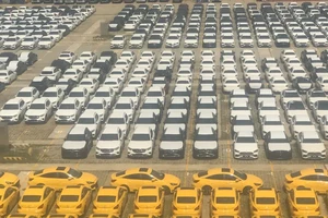 Bộ Công Thương đề xuất siết quản lý nhập khẩu ô tô biếu, tặng