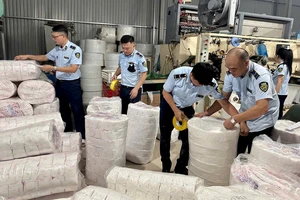 Một cơ sở sản xuất hàng trăm ngàn bỉm, băng vệ sinh giả nhãn hiệu