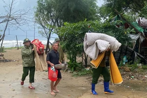 Thủ tướng ra công điện khẩn trong đêm về ứng phó, khắc phục hậu quả bão số 10 và mưa lũ 