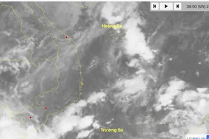 Bão Thần gió suy yếu thành áp thấp, trút mưa rất to từ Quảng Trị - Đà Nẵng 