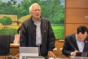 Đại biểu Quốc hội: Đường ở Việt Nam vừa được trải nhựa 6 tháng đã bạc màu