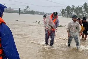Mưa lũ ở miền Trung làm 68 người chết và mất tích