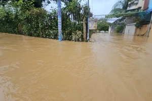 Hôm nay, Huế, Đà Nẵng, Quảng Ngãi tiếp tục có mưa, nhiều hộ dân vẫn còn ngập