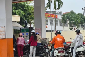Bộ Công Thương đã biết có hiện tượng găm hàng, bán cầm chừng chờ tăng giá xăng dầu