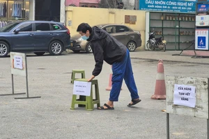 Một cửa hàng xăng dầu ở Hà Nội thông báo hết xăng