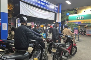 Nóng: Đồng loạt giảm nhiều loại thuế, giá xăng giảm sốc gần 5.700 đồng/lít