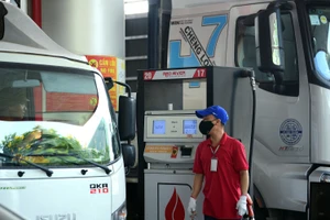 Chiều 11-6: Giá xăng dầu đồng loạt giảm mạnh