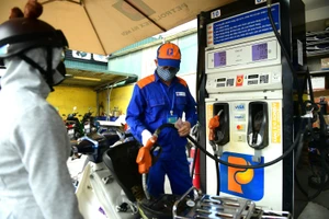 Chiều 25-6: Giá xăng dầu giảm mạnh