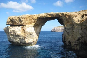 Vòm đá Azure Window đổ sập xuống biển