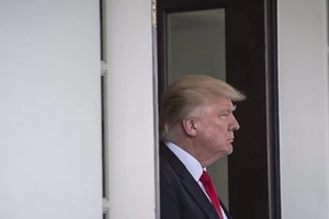 Nhóm thân IS dọa giết ông Trump và 8.000 chính trị gia