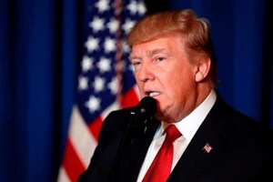 Phá vỡ thông lệ, ông Trump 'cầu phước lành' cả thế giới