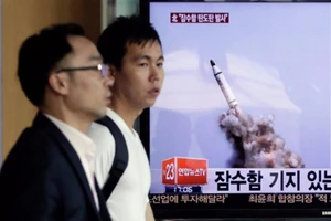 Dân Hàn đón Valetine đen, không lo chiến tranh