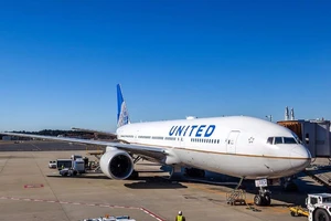 United Airlines đổi chính sách sau vụ kéo lê hành khách