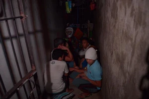 Cảnh sát Philippines xây nhà tù mật, bắt người đòi tiền