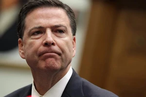 Giám đốc FBI xem truyền hình mới biết bị sa thải!