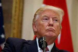 FBI sẽ làm gì nếu 'gây chiến' với ông Trump?